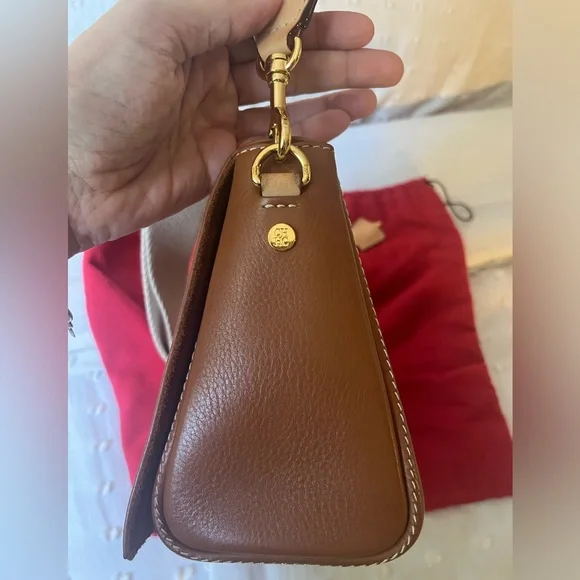 As new!! Authentic Carolina Herrera Andy Locked Crossbody bag. - Picture 12 of 15